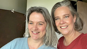 Gemeinsames Selfie nach der Fotosession 2024: Susan Graul (links) und Sabine Musseleck (rechts)